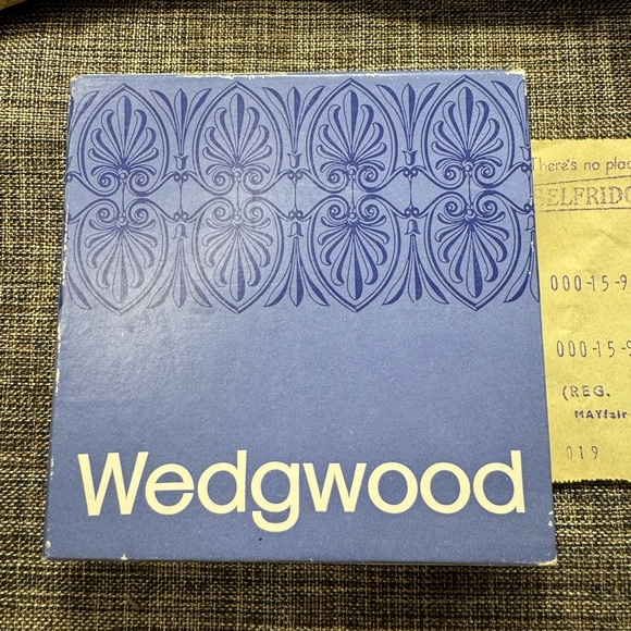 Vintage Wedgwood Pale Blue Jasper Sweet Dish Round with Box And Receipt ‘69 - Picture 11 of 15